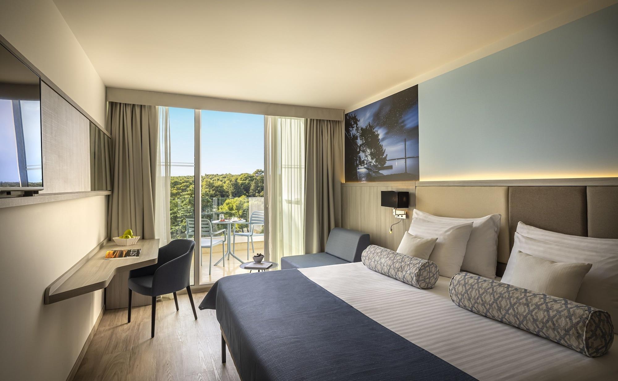 Valamar Carolina Hotel & Villas Kampor エクステリア 写真