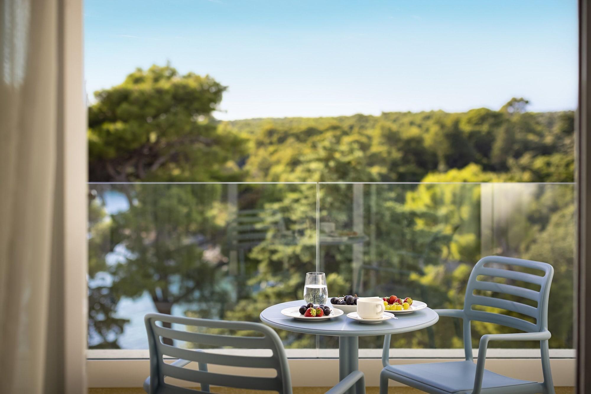 Valamar Carolina Hotel & Villas Kampor エクステリア 写真