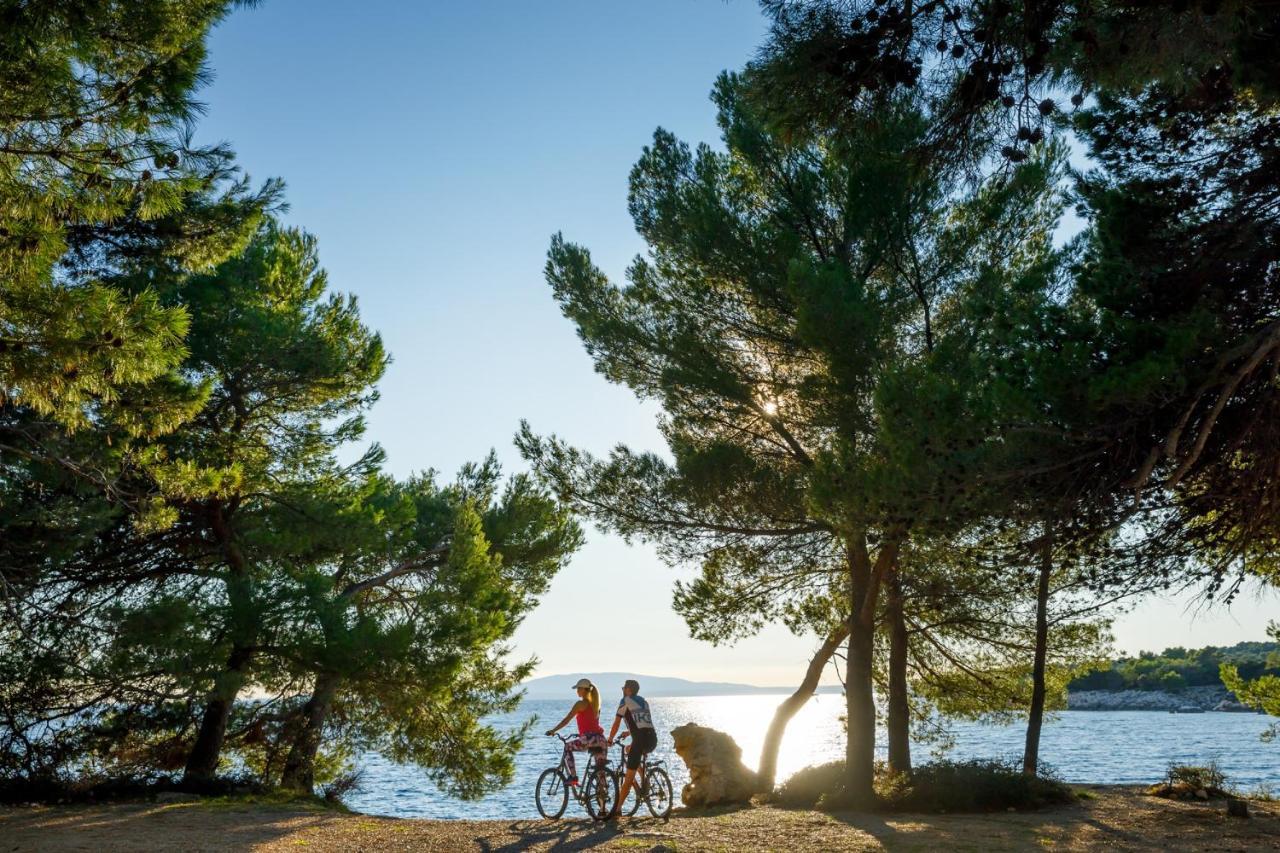 Valamar Carolina Hotel & Villas Kampor エクステリア 写真