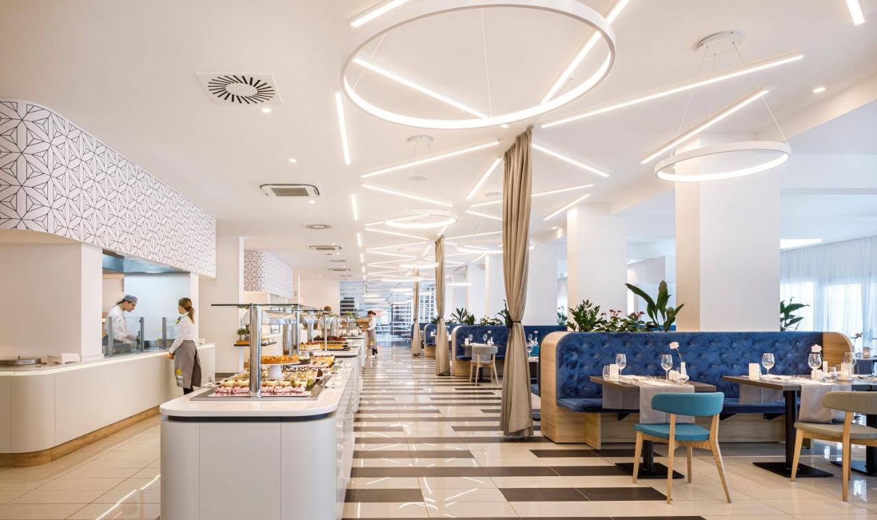 Valamar Carolina Hotel & Villas Kampor エクステリア 写真